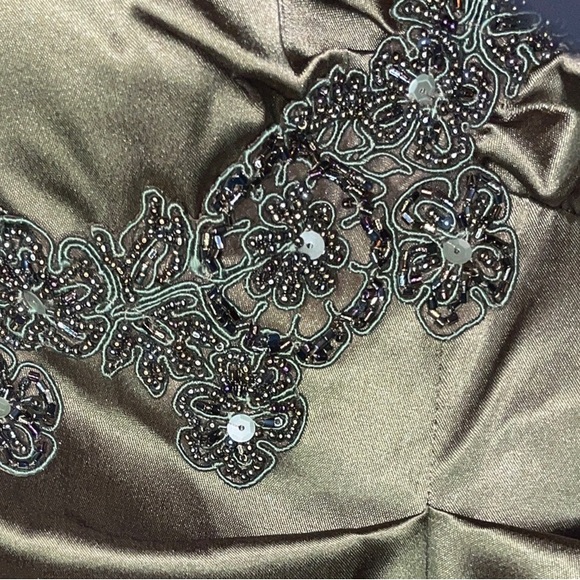 Xscape (4) Elegant Mermaid Long Green Dress with 1 L Shoulder strap embellished - Picture 9 of 16